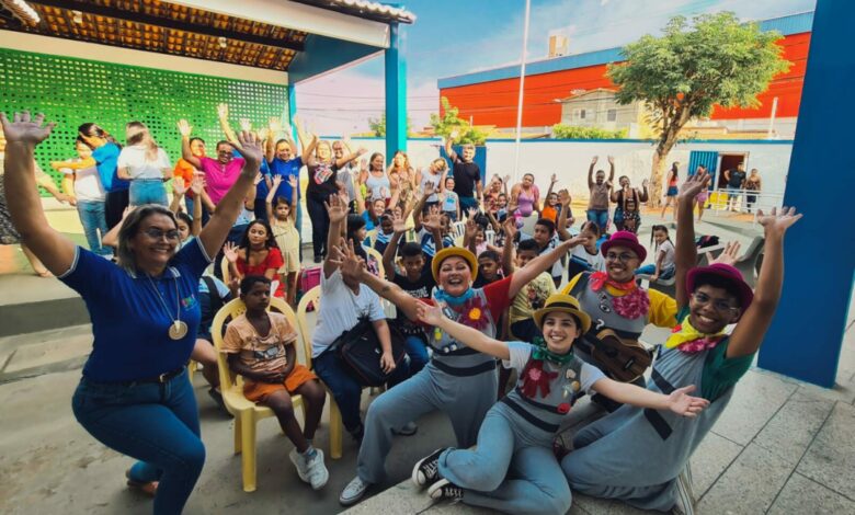 Grupo "A Máscara de Teatro" na Escola Municipal Izabel Fernandes - Foto: divulgação