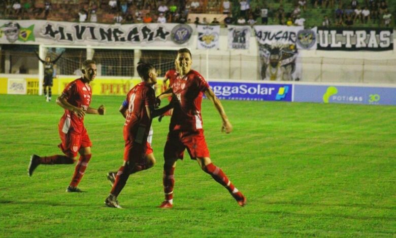 Atacante Robert comemora gol sobre o ABC. Foto: Marcelo Diaz/ACDP