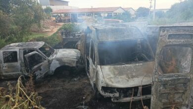 Carros incendiados em Mossoró - Foto: Isaías Fernandes