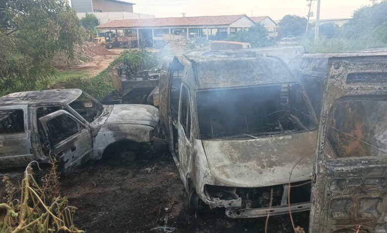 Carros incendiados em Mossoró - Foto: Isaías Fernandes