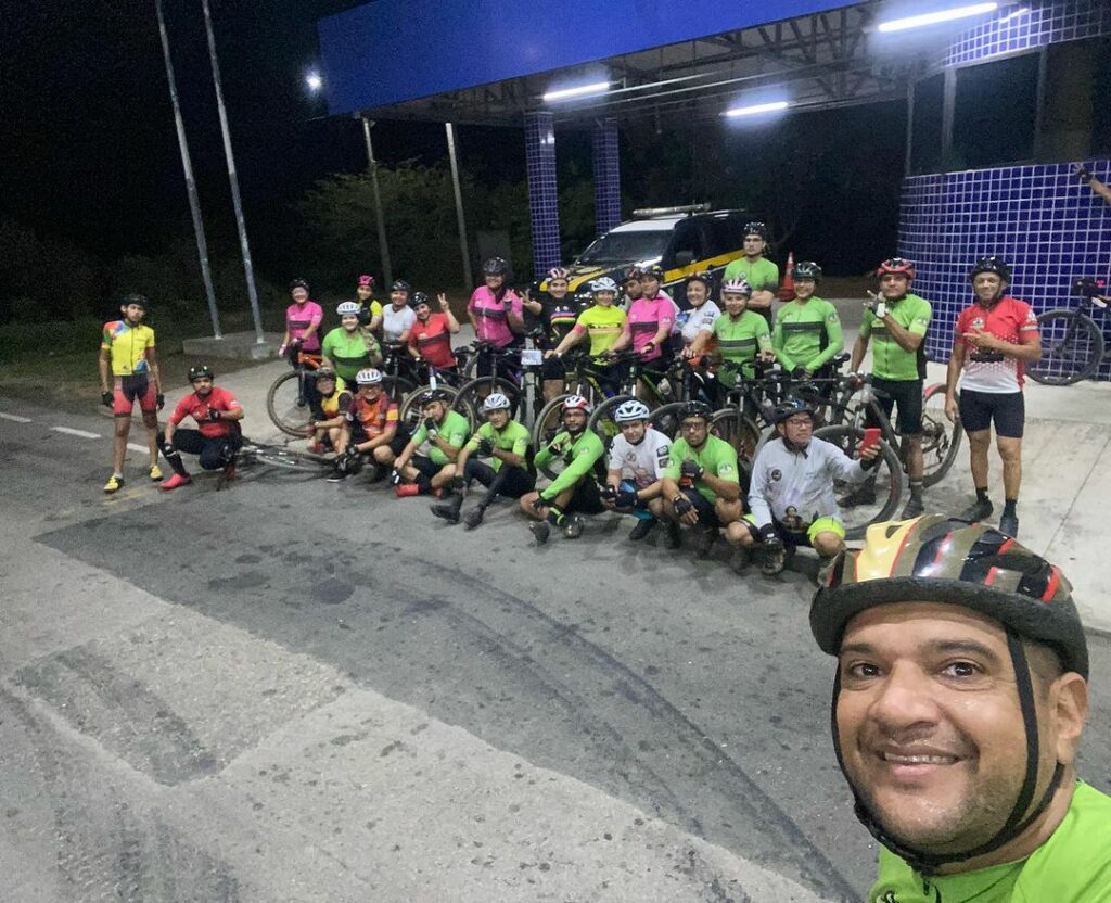 Denis faz a selfie ao lado do grupo Pedal Nova Mossoró. Foto: Divulgaçao