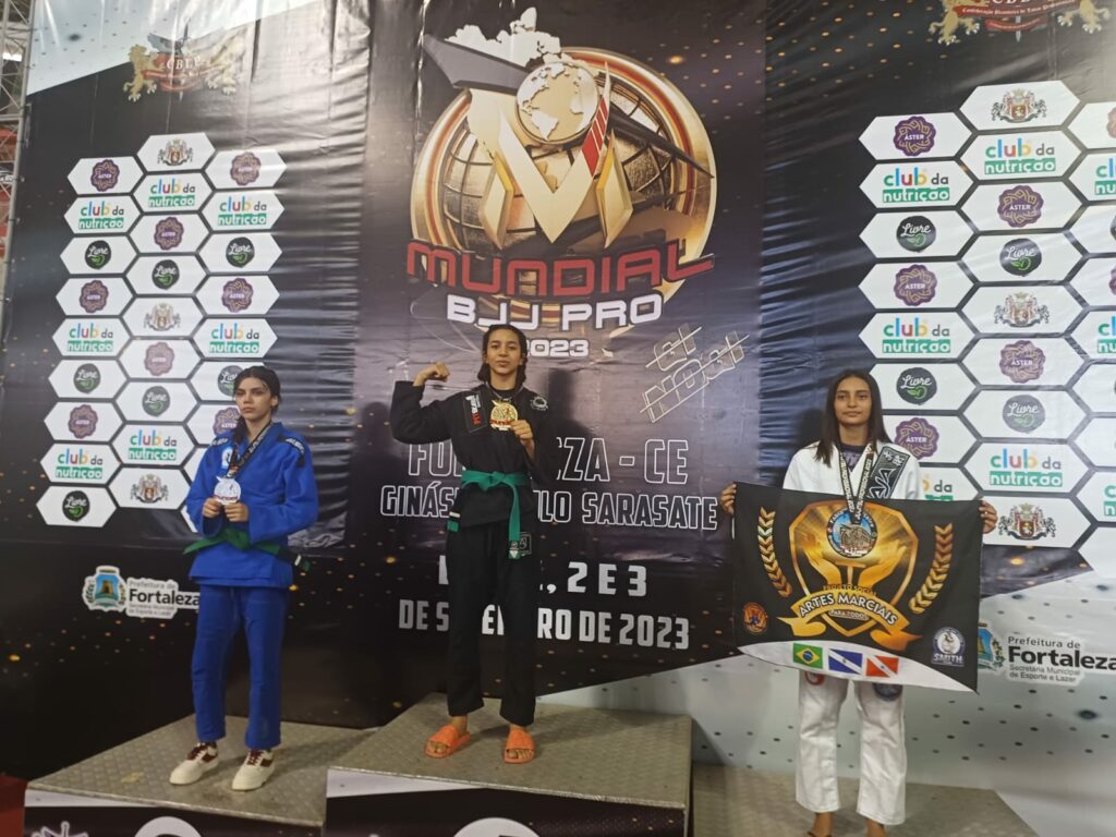 Ana Beatriz comemora o ouro no Mundial. Foto: Divulgação