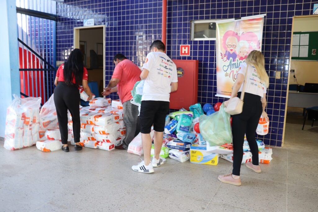 Fraldas geriátricas foram arrecadadas em prol do Amantino Câmara. Foto: Divulgação