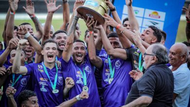 Mossoró recebe troféu de campeão da Segunda Divisão. Foto: Jaciane Famely/MEC
