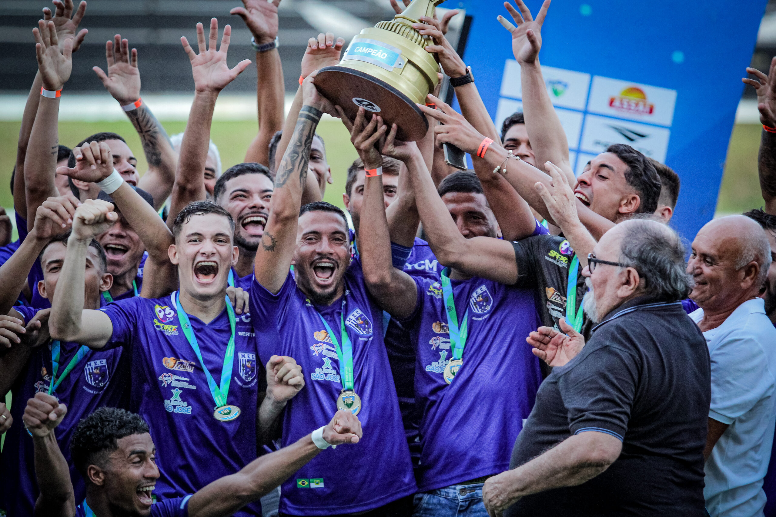 Mossoró recebe troféu de campeão da Segunda Divisão