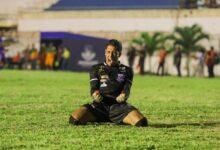 Goleiro Oliveira comemora a vitória. Foto: Jaciane Famely/MEC